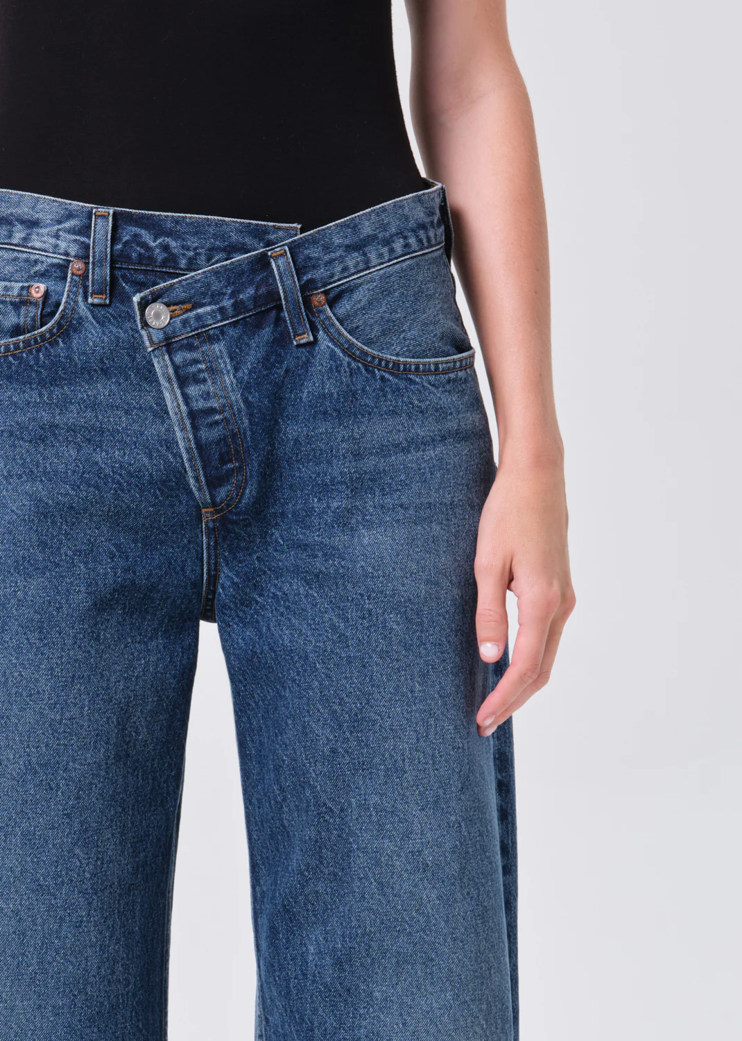 Arc Criss Cross Jean (Weightless) in Form - Image 5