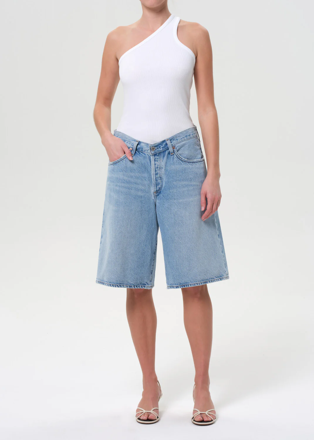 Baggy V-Short in Prevail