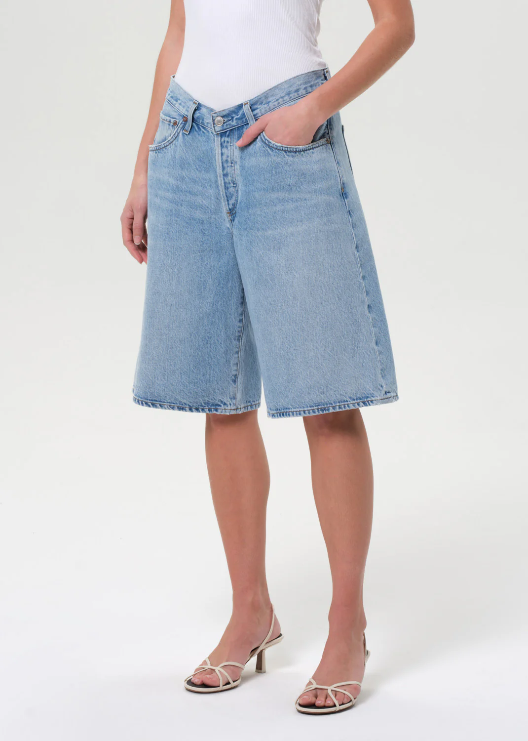Baggy V-Short in Prevail - Image 4