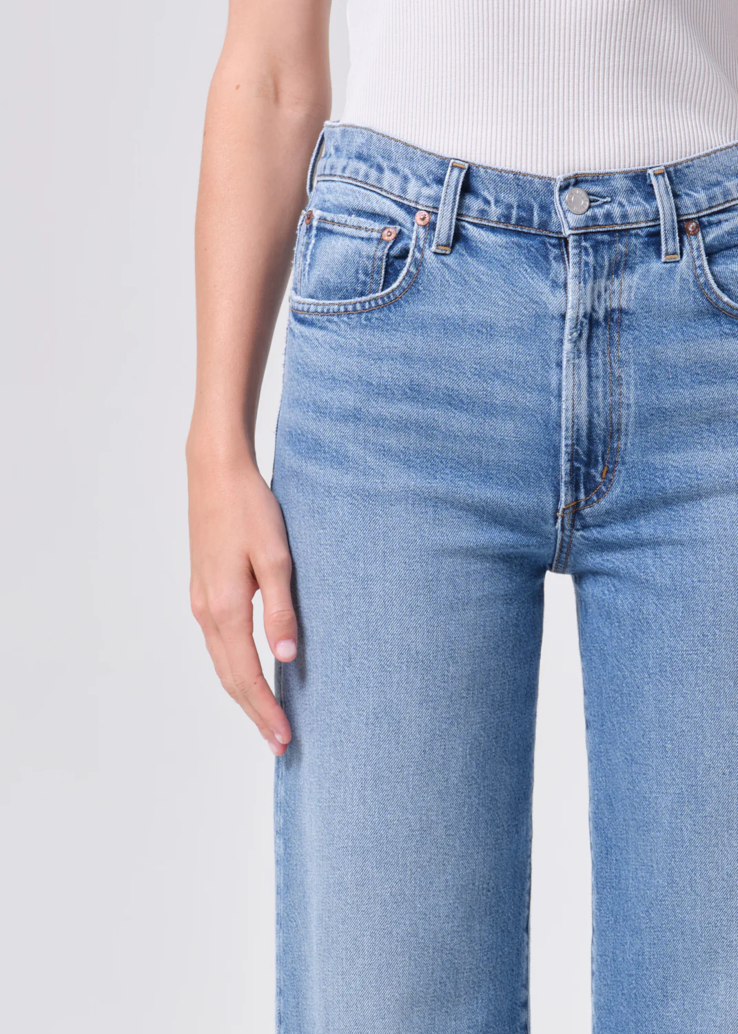 Harper Crop Jean (Weightless Stretch) in Kindle - Image 5