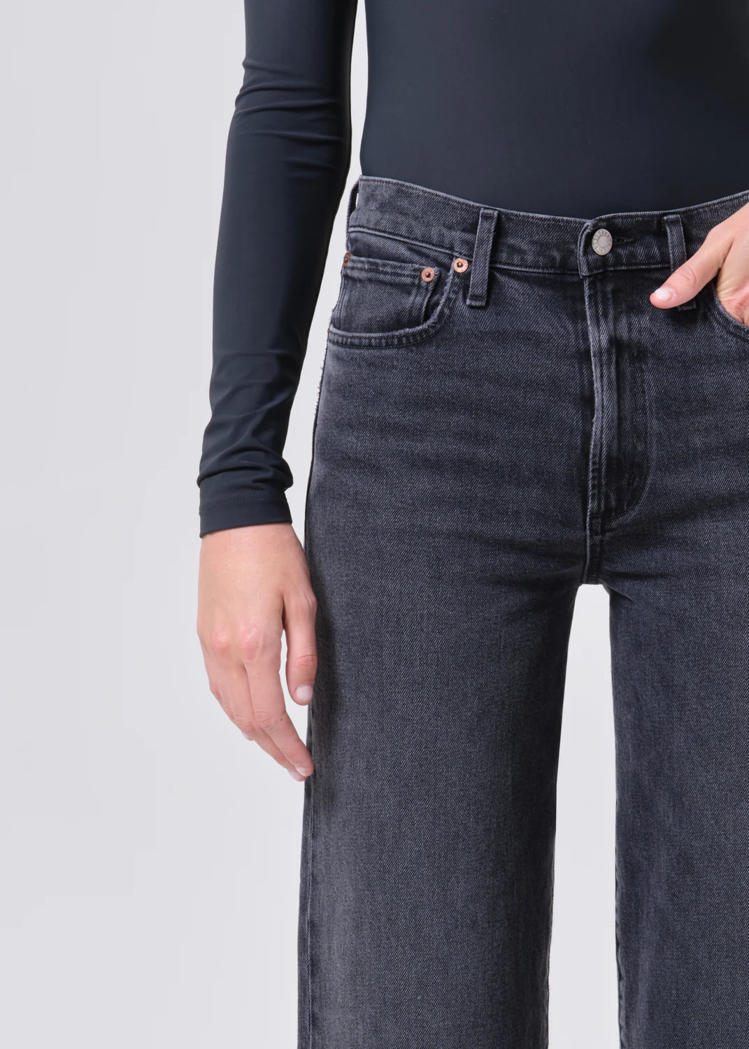 Harper Crop Jean (Weightless Stretch) in Radius - Image 4