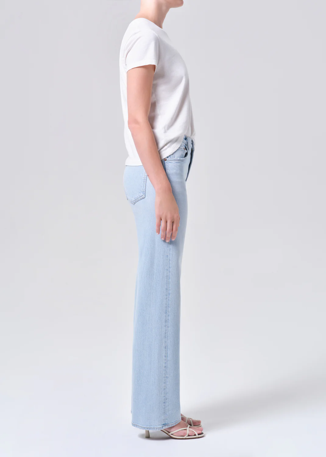 Harper Straight Jean (Weightless Stretch) in Flaunt - Image 3