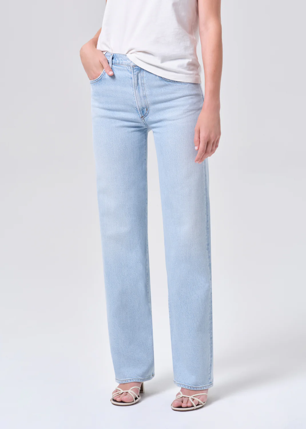 Harper Straight Jean (Weightless Stretch) in Flaunt - Image 4