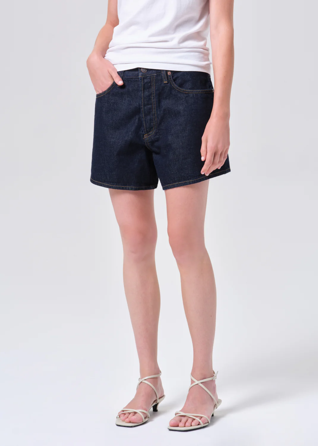Leith Short (Weightless) in Rinse - Image 4