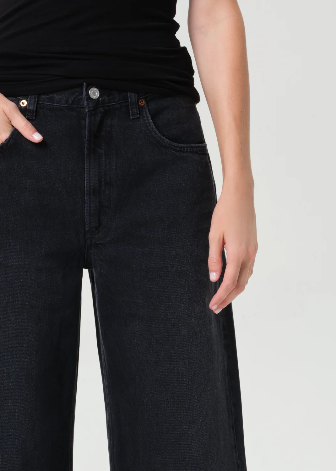 Low Curve Jean (Weightless) in Black Tar - Image 4