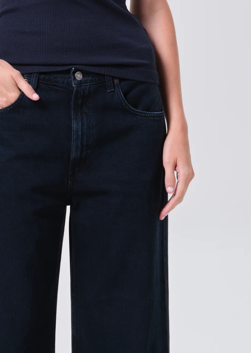 Low Curve Crop Jean (Weightless) in Crushed - Image 4