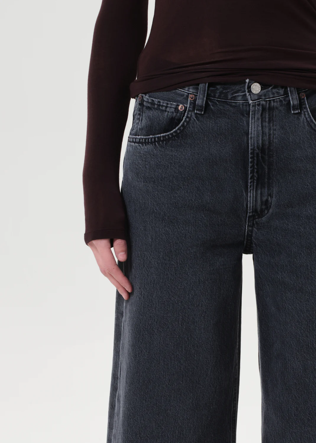 Low Curve Jean (Weightless) in Symbolic - Image 5