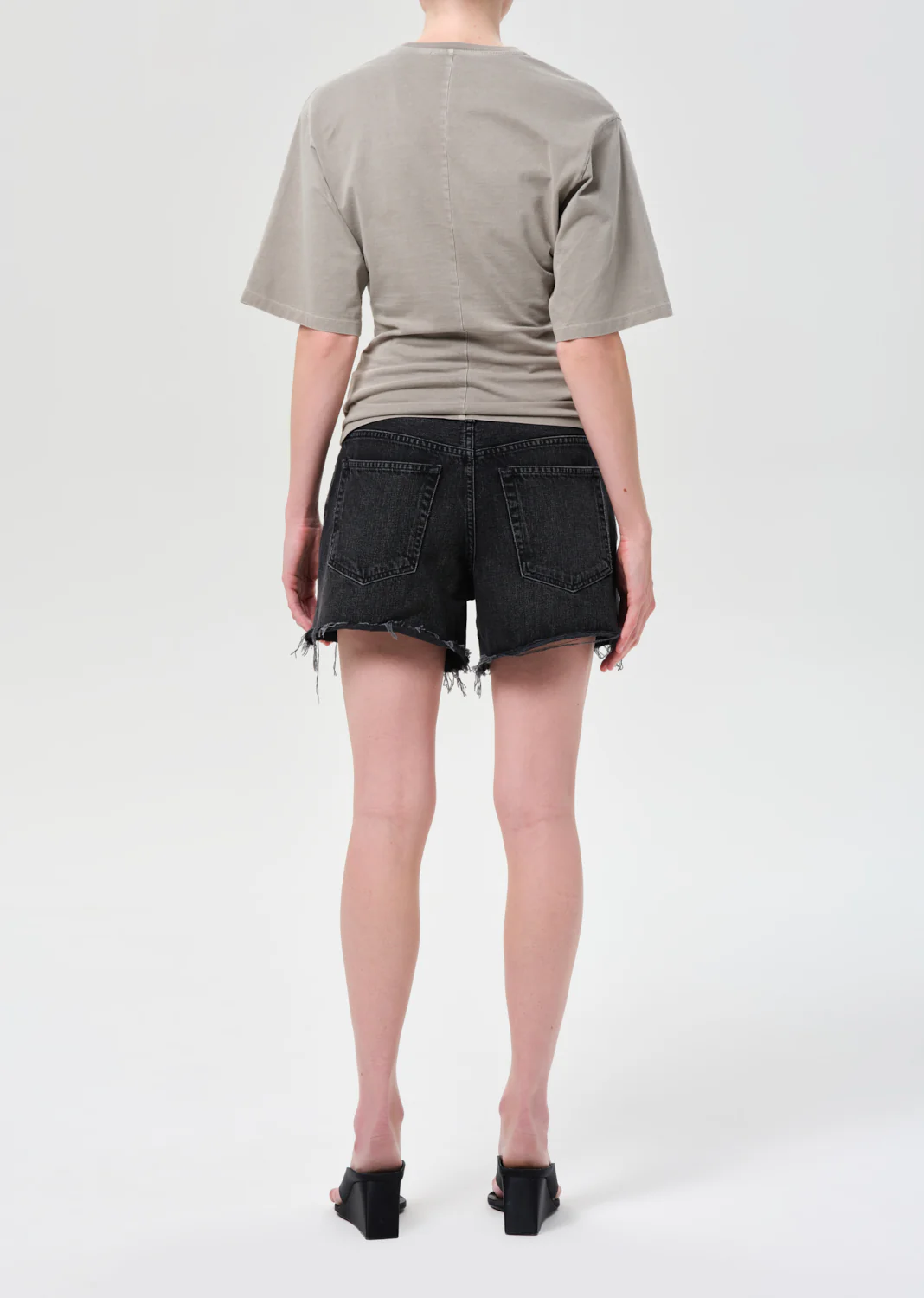 Nye Short (Weightless) in Translation - Image 4