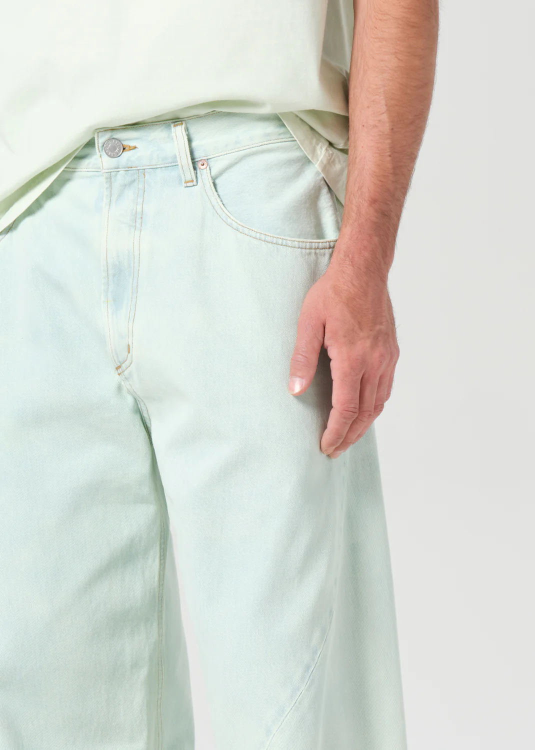 Twist Front Curve Jean in Reform - Image 7